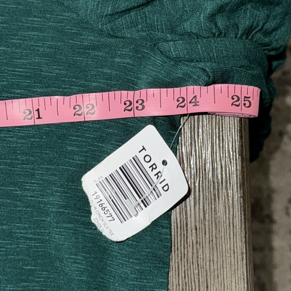 Torrid Super Soft Slub V-Neck Cinched Sleeve Tee Green - Picture 10 of 11